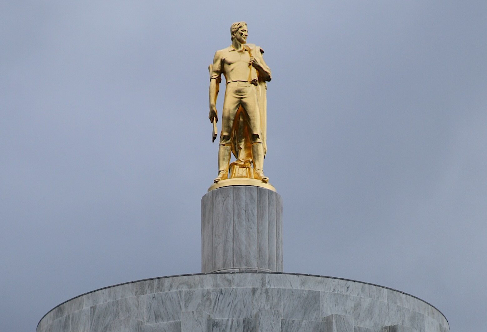 Oregon Dreams: Journey through Nature's Beautiful Gallery: Oregon Capitol Top